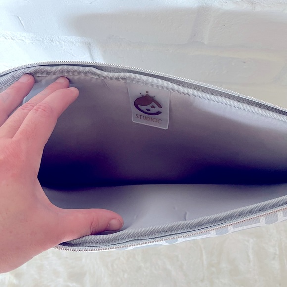 NWOT Studio C MacBook Case - Picture 4 of 4